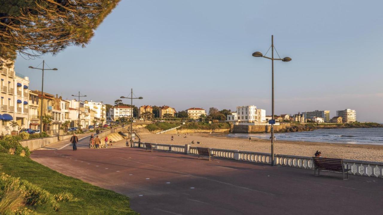 Cerise Royan - Le Grand Hotel De La Plage Exterior photo